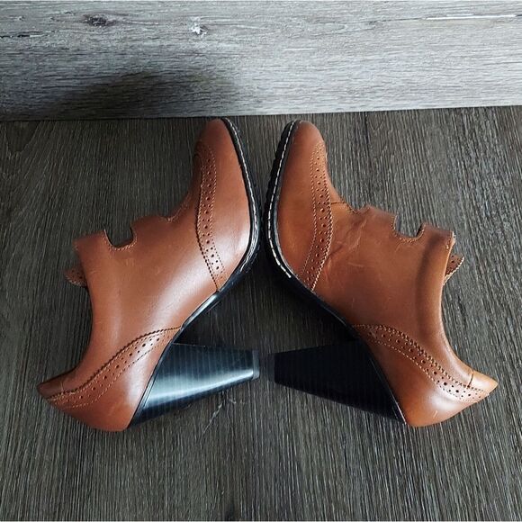 NEWEuro Soft By Sofft Sadira Women’s 7.5 Brown Booties Wingtip Buckle Shoe Heels - Picture 8 of 12